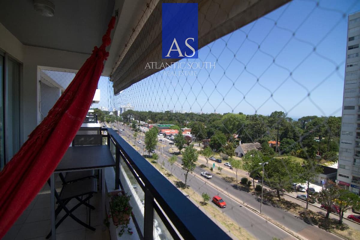 Apartamento moderno y soleado 3 dormitorios vista al mar con servicios Punta del Este
