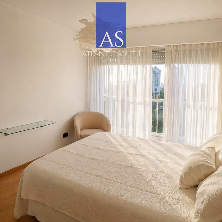 Apartamento con vista al mar, planta amplia 2 dormitorios Punta del Este