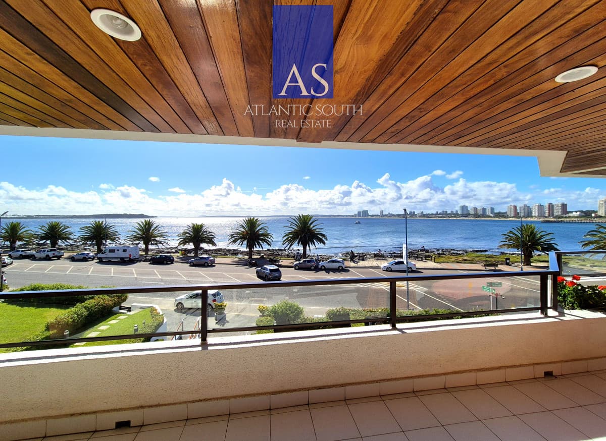 Apartamento 3 dormitorios + dependencia frente al mar parada 1 Playa Mansa Península