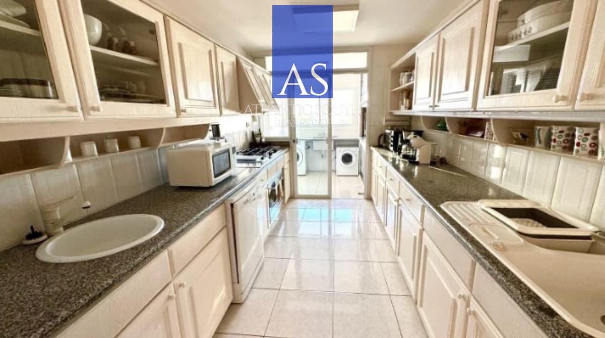Apartamento 3 dormitorios piso alto frente al mar planta de categorí