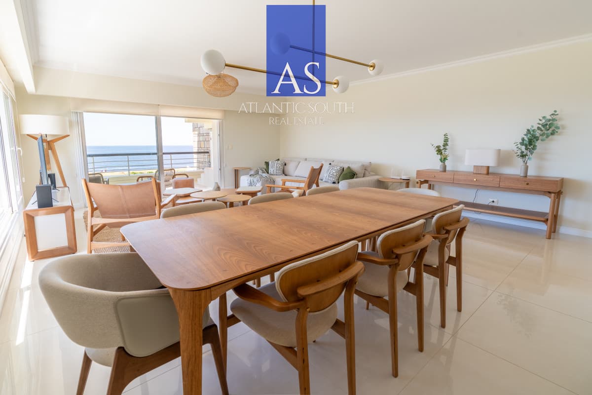 Exclusivo apartamento de 4 dormitorios con parrillero y piscina propia Punta del Este