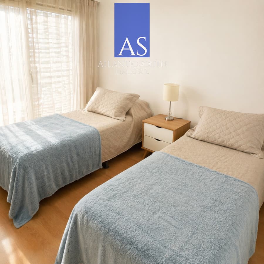Apartamento con vista al mar, planta amplia 2 dormitorios Punta del Este