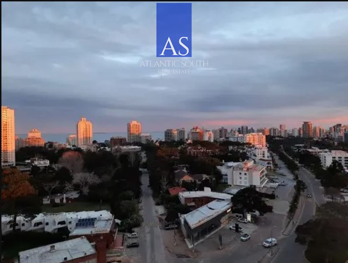 Apartamento de 2 dormitorios edificio moderno Punta del Este