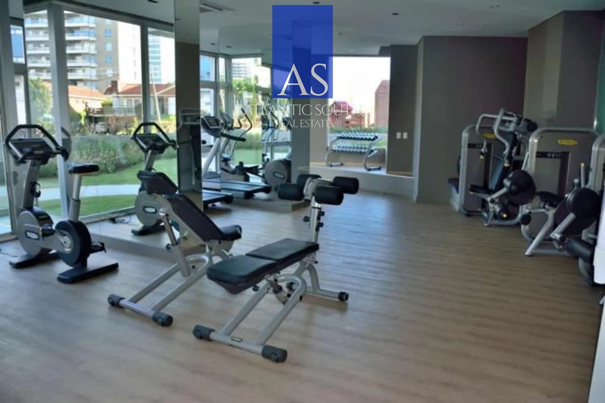 Apartamento de 2 dormitorios con vista y garage en Playa Brava, Punta del Este