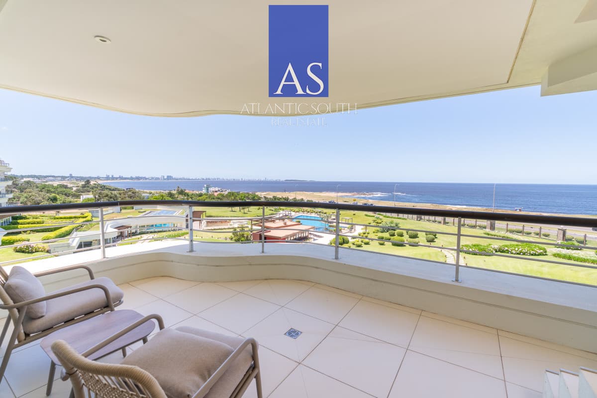 Exclusivo apartamento de 4 dormitorios con parrillero y piscina propia Punta del Este