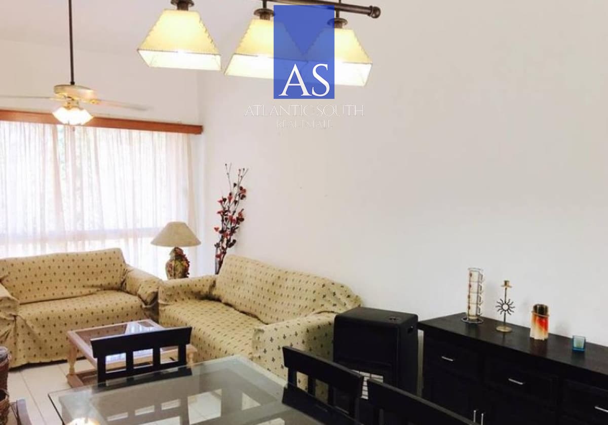 Apartamento de 3 dormitorios con parrillero y estufa a leña , Playa Mansa.