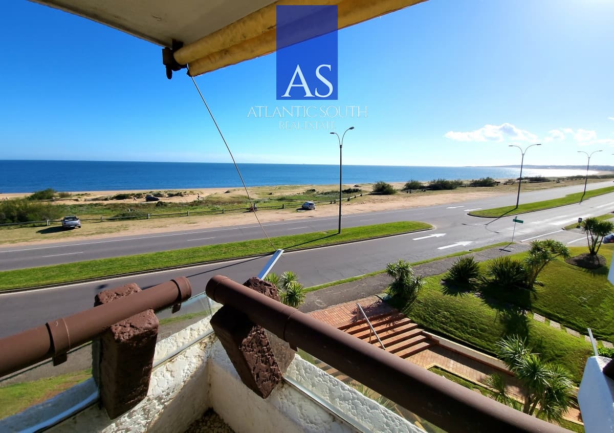 Espectacular vista franca al mar con parrillero y estufa a leña Playa Mansa Punta del Este