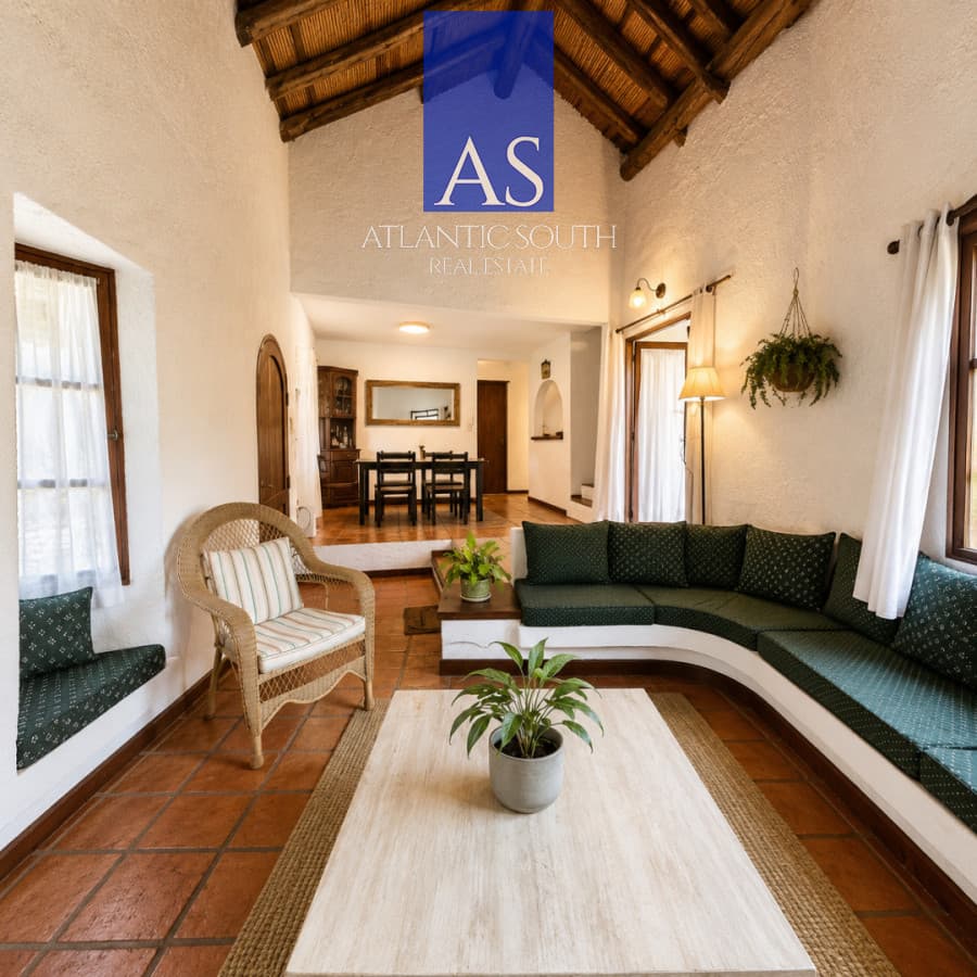 Casa 3 dormitorios con piscina y barbacoa cercana al mar Pinares Punta del Este