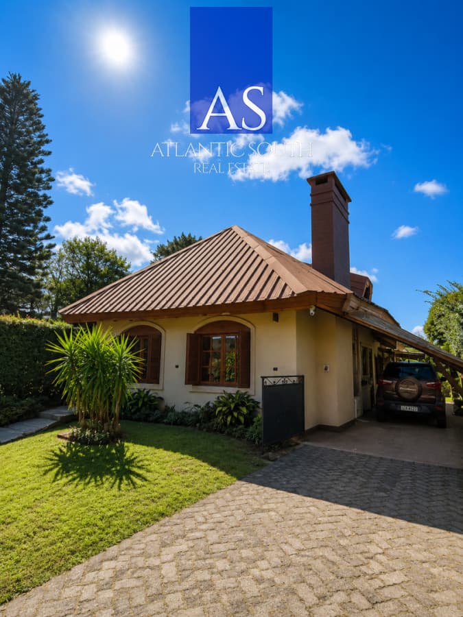 Casa con dos unidades independientes + dependencia de servicio, gran jardín y piscina climatizada  Punta del Este