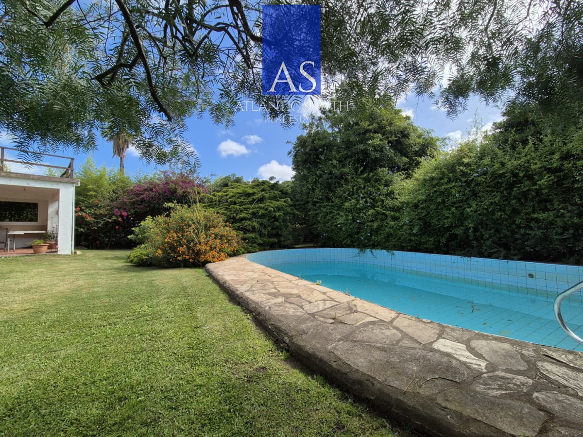 Casa 4 dormitorios a media cuadra del mar con piscina y jardín Pinares Playa Mansa