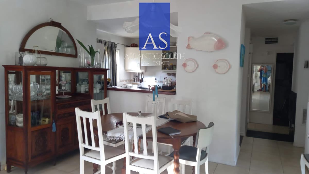 Casa Chalet reciclada venta de 4 suites en Rincón del Indio Playa Brava Punta del Este