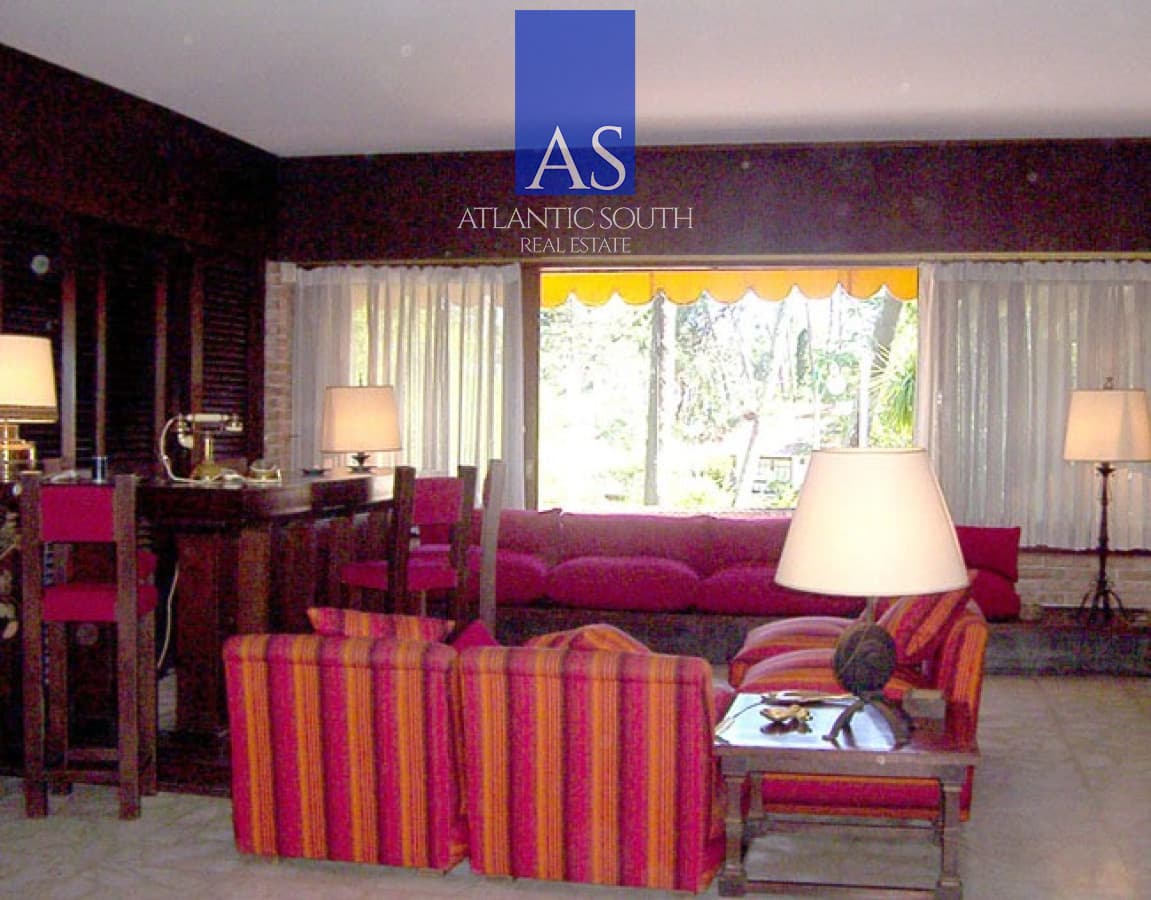 Casa de 5 dormitorios excelente zona a metros de Playa Mansa, Punta del Este.