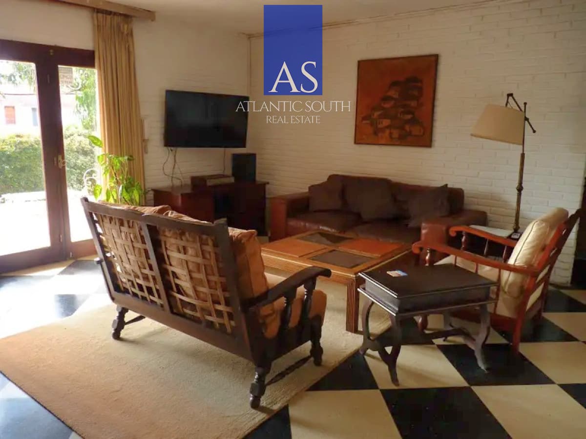 Casa 3 dormitorios construcción tradicional con piscina Playa Mansa Punta del Este