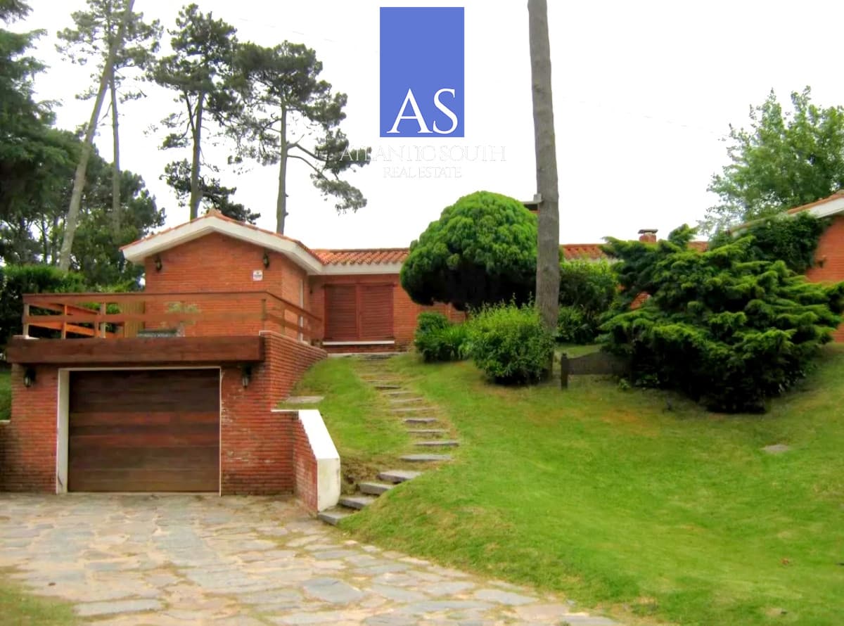 Casa 4 dormitorios con terreno jardines de Córdoba zona colegios