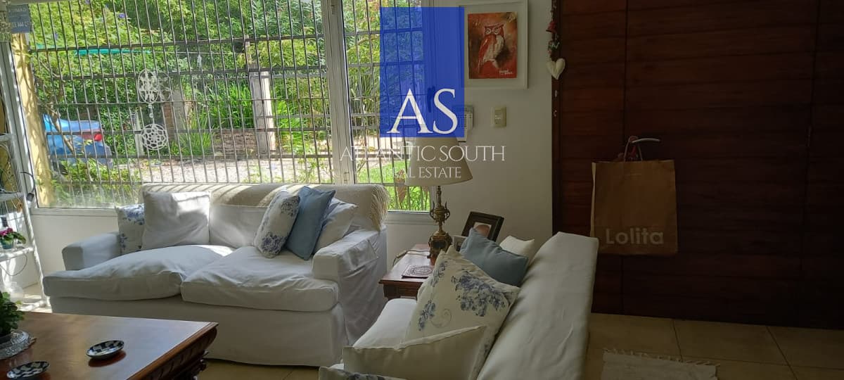 Casa Chalet reciclada venta de 4 suites en Rincón del Indio Playa Brava Punta del Este