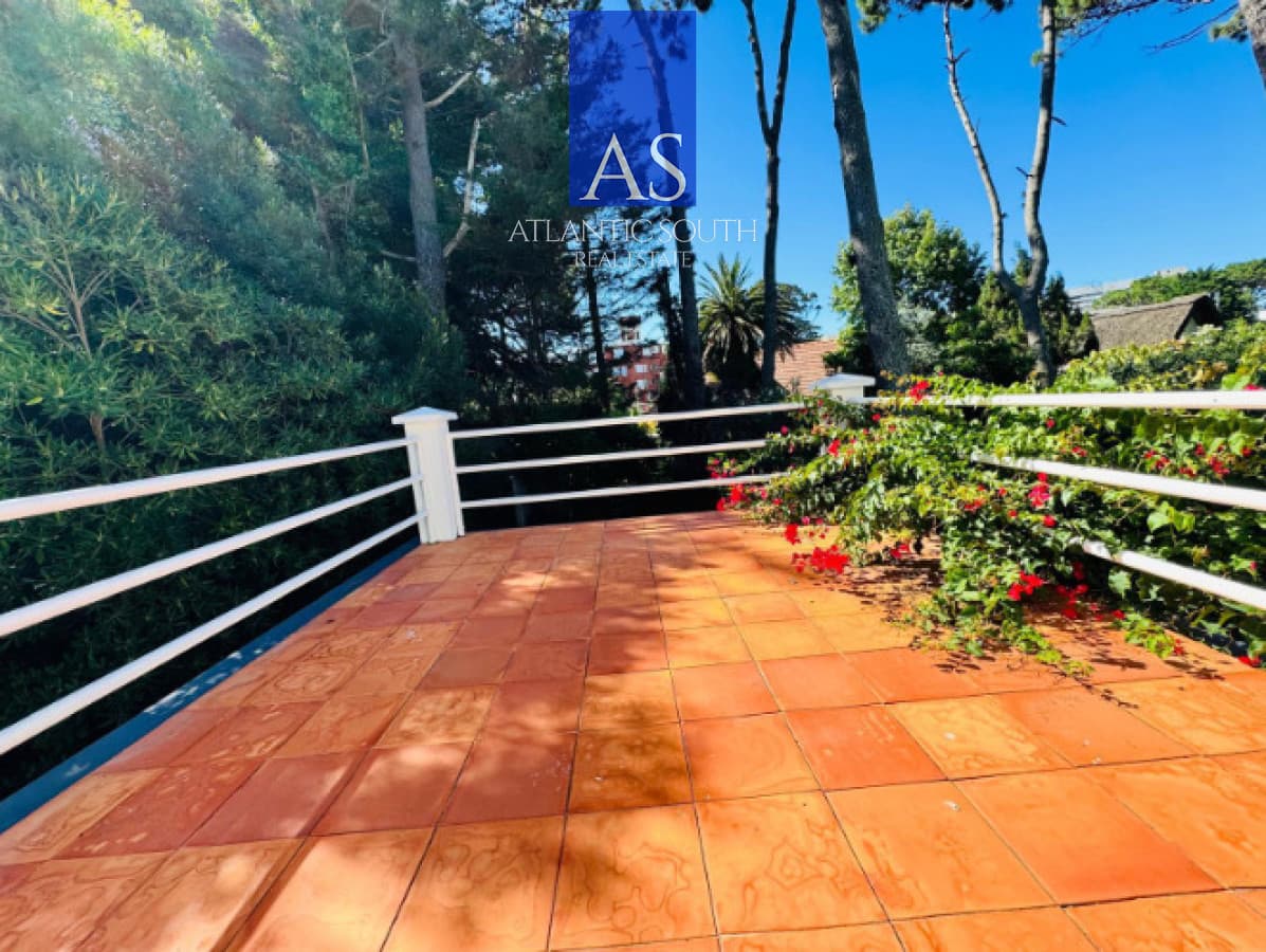 Casa con piscina y terraza en Aidy Grill