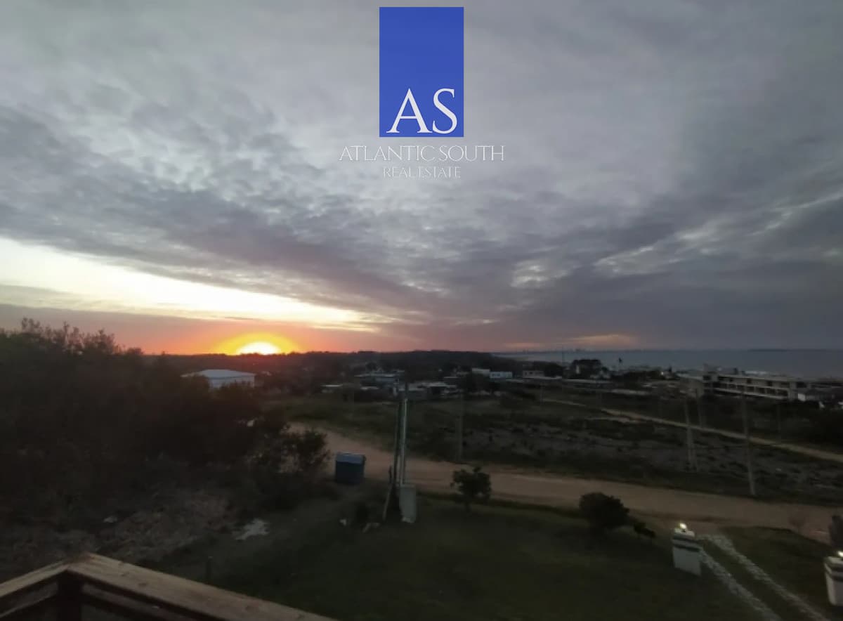 Casa de 4 dormitorios y 3 baños en Las Grutas, Punta Ballena