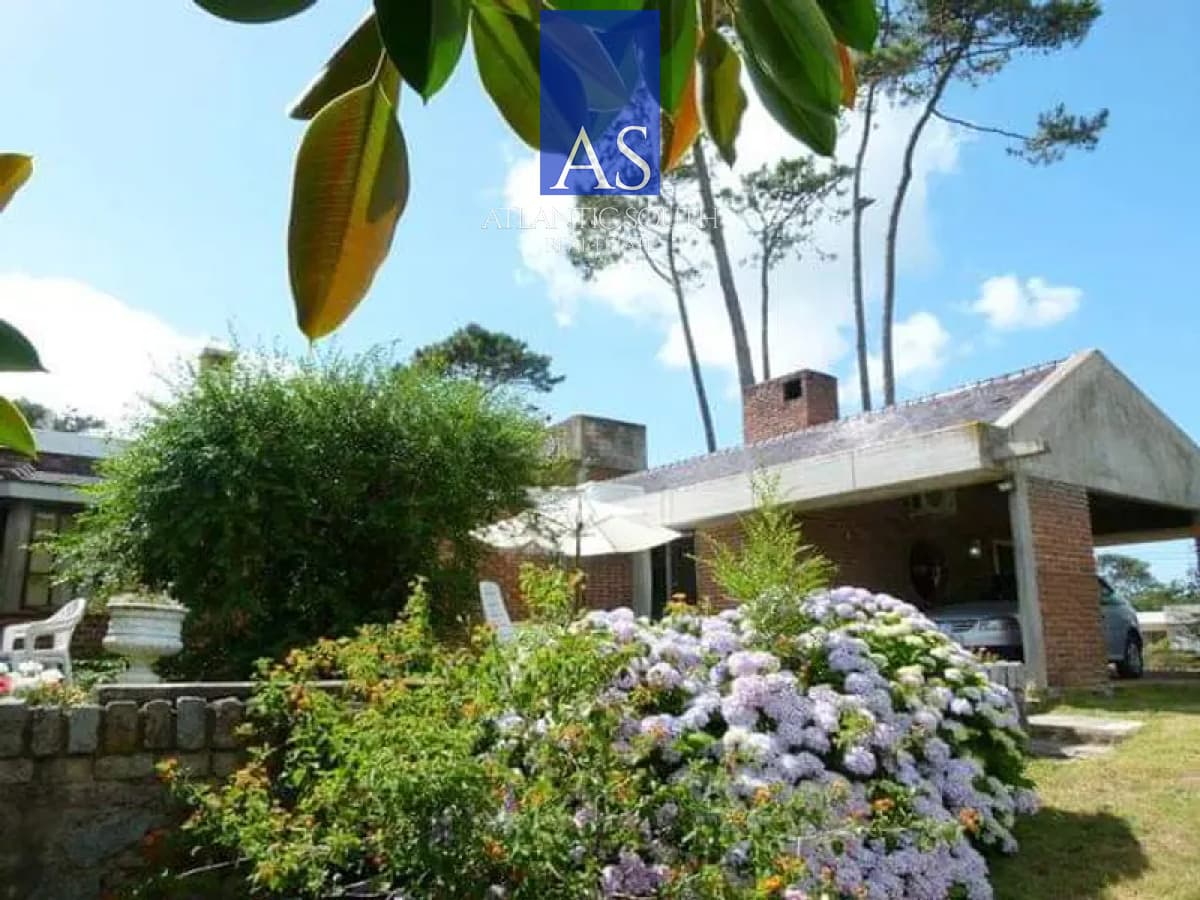 venta Casa de 3 dormitorios construcción tradicional Playa Mansa Pinares
