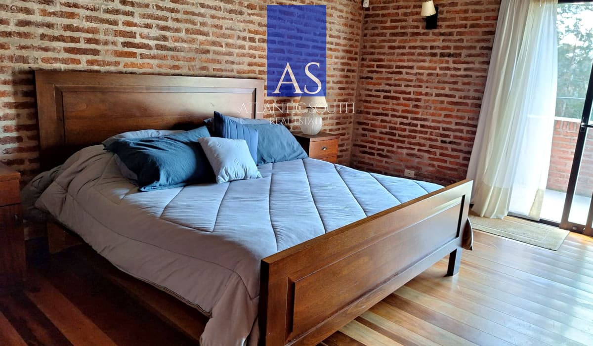 Casa moderna de 3 dormitorios piscina climatizada Pinares Punta del Este