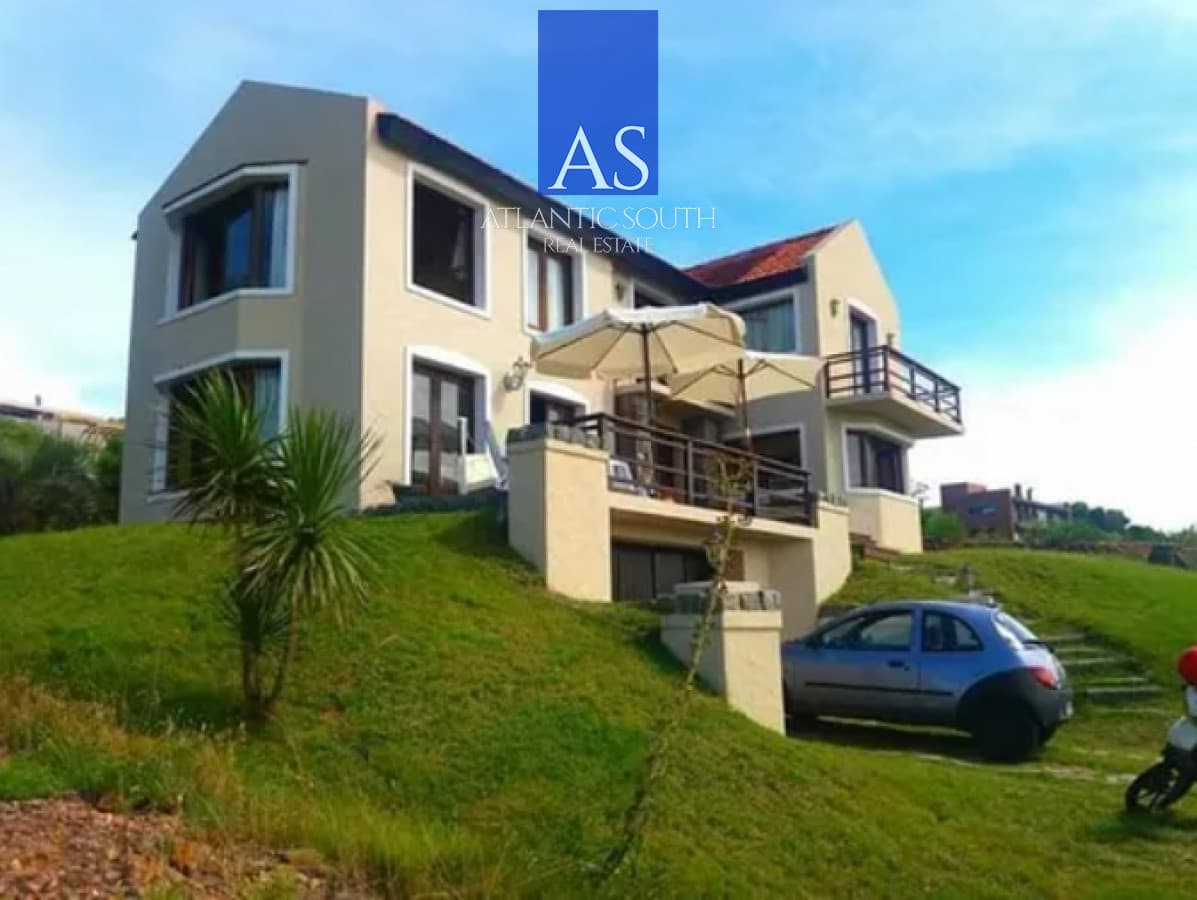 Casa de 4 dormitorios y 3 baños en Las Grutas, Punta Ballena
