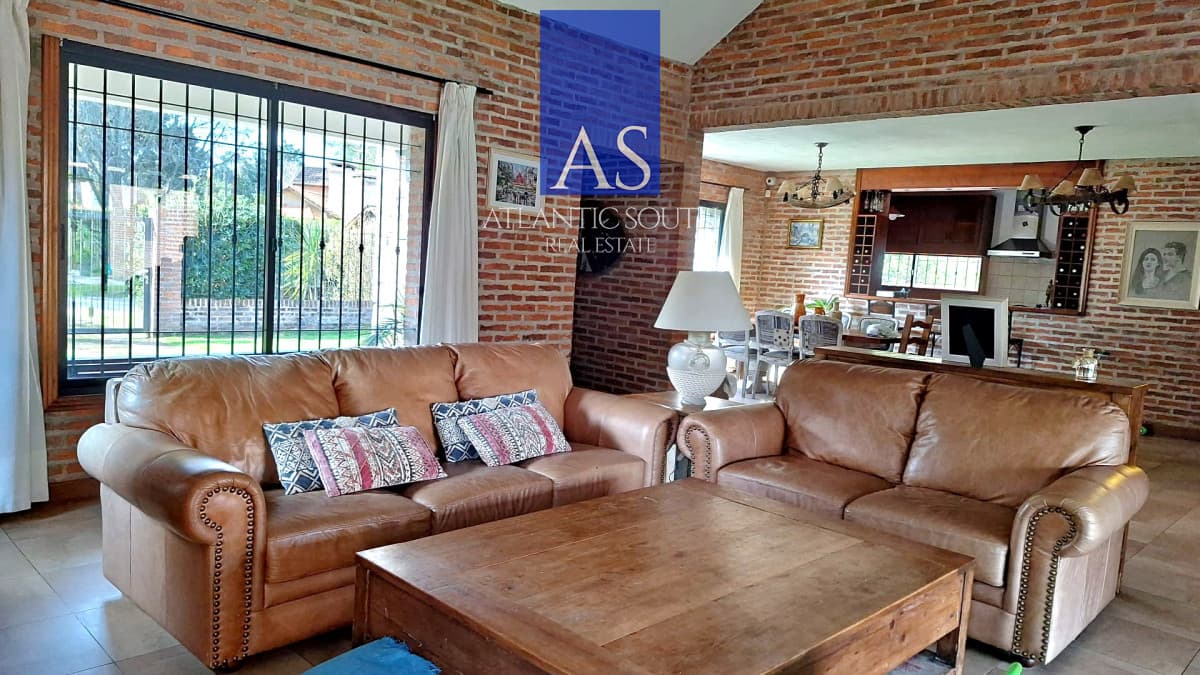 Casa moderna de 3 dormitorios piscina climatizada Pinares Punta del Este