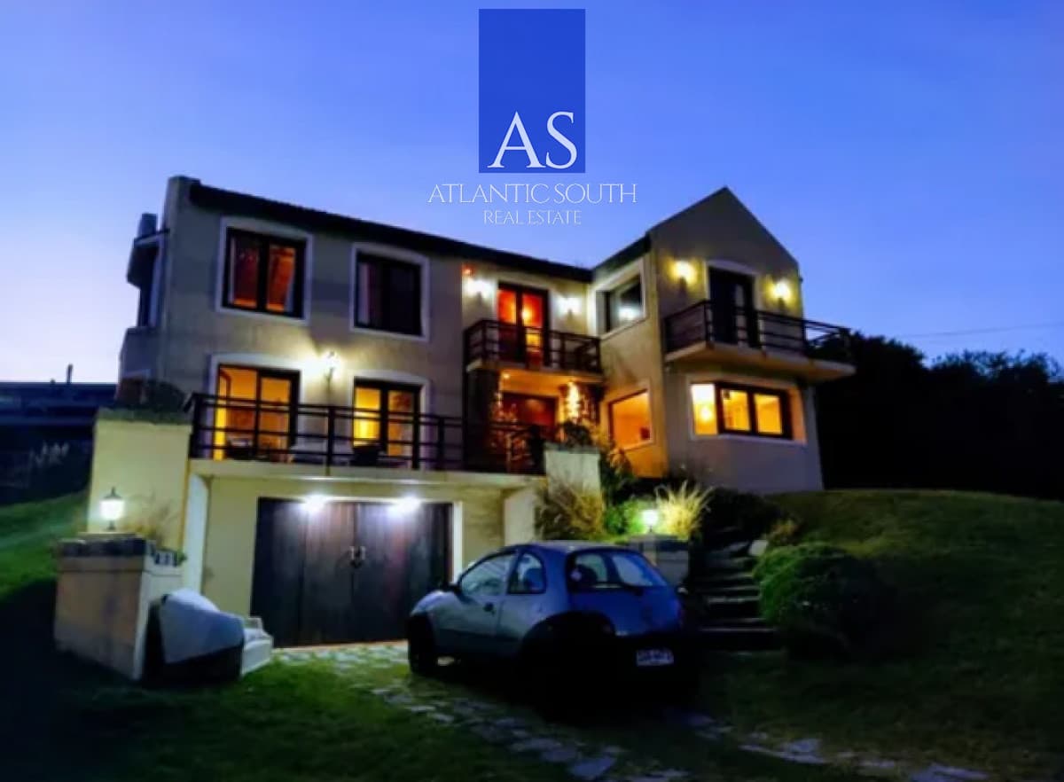 Casa de 4 dormitorios y 3 baños en Las Grutas, Punta Ballena
