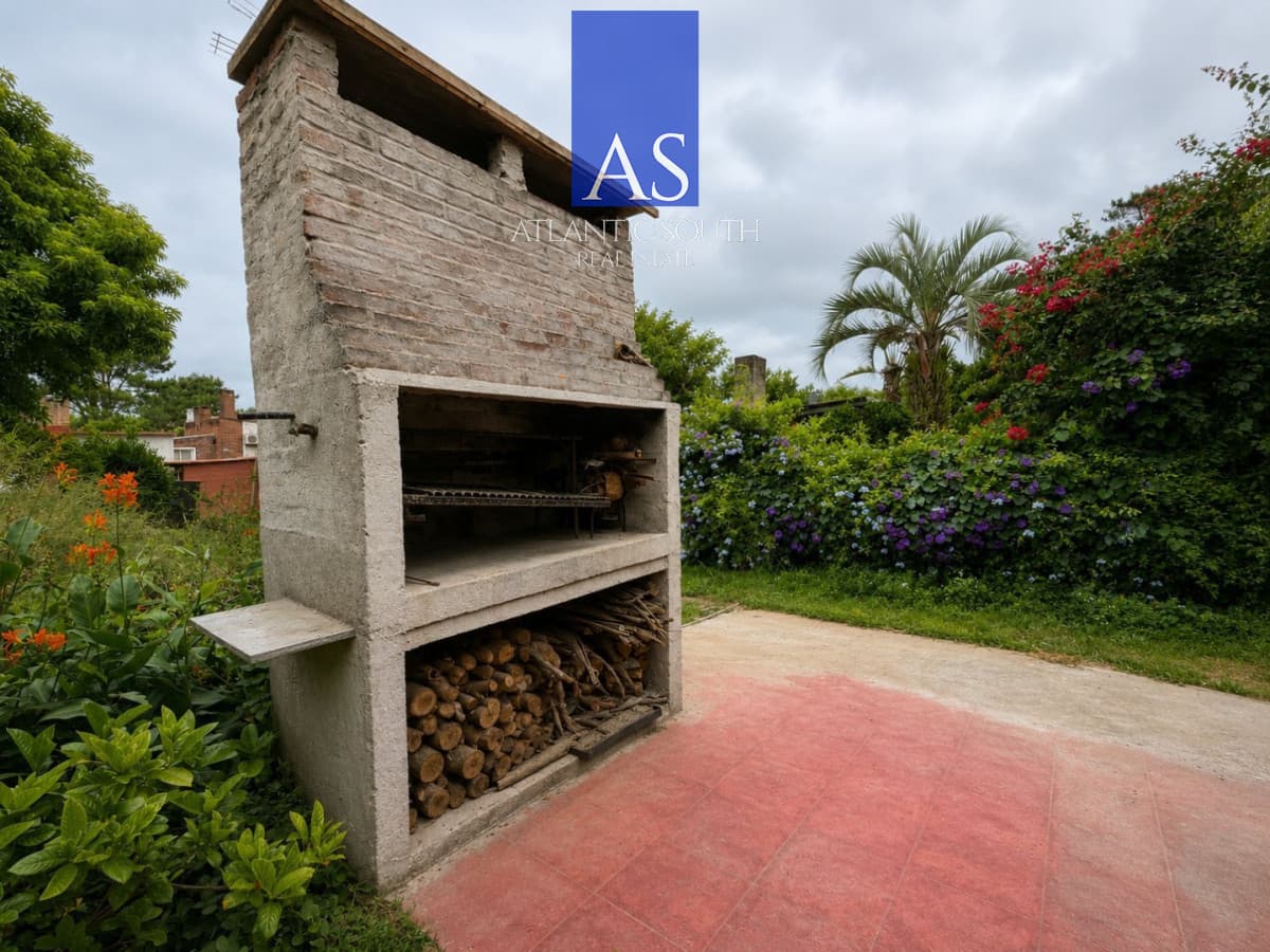 Casa 5 dormitorios en Pinares sobre Av. La Laguna