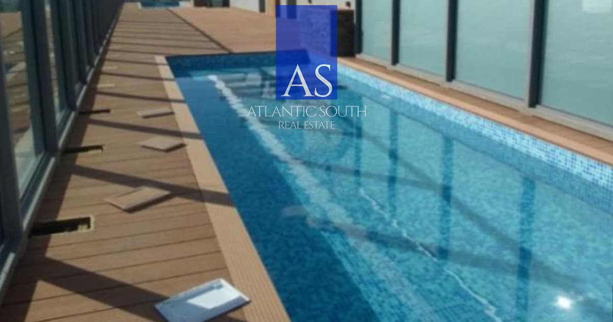 Piso alto con vista Playa Brava 1 dormitorio y medio con garage Punta del Este