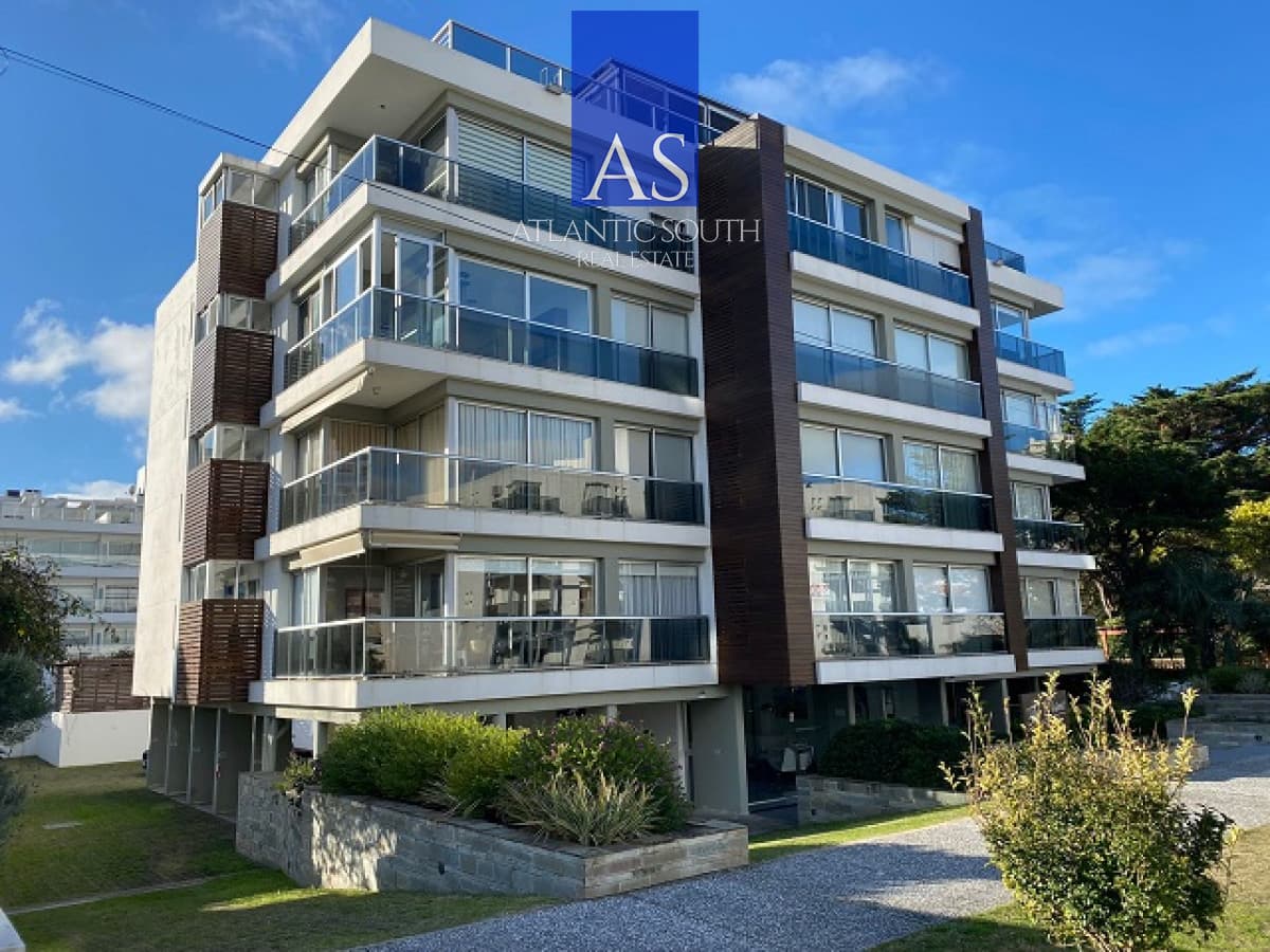 2 dormitorios moderno y luminoso con terraza y cochera Aidy Grill Punta del Este