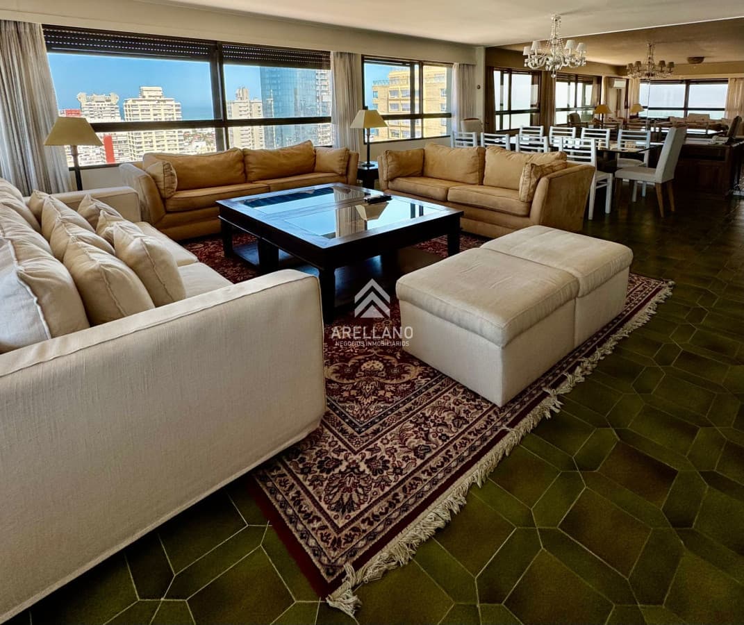Apartamento ID.6115 - Venta Apartamento 4 dormitorios en península con excelente vista al mar