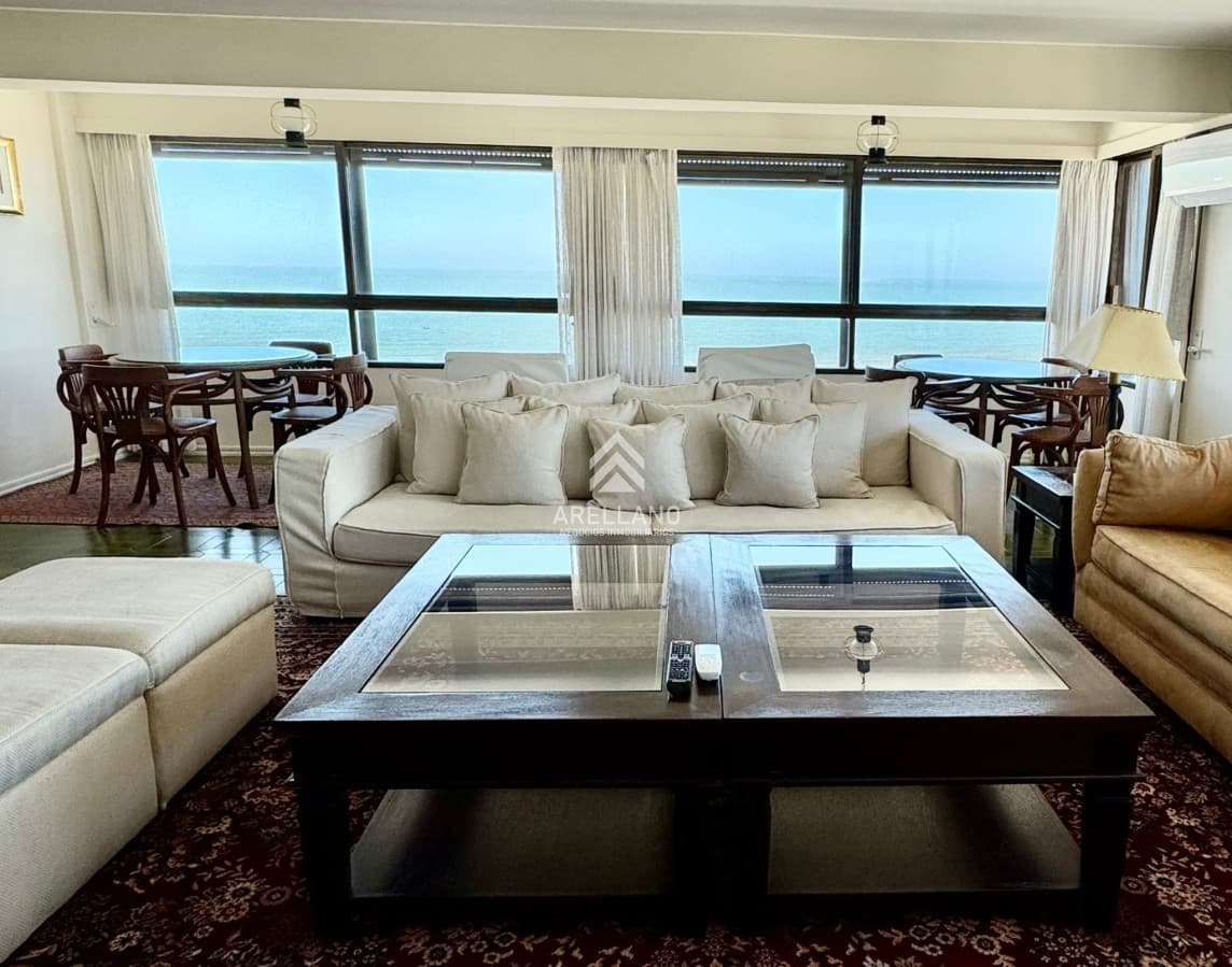Apartamento ID.6115 - Venta Apartamento 4 dormitorios en península con excelente vista al mar