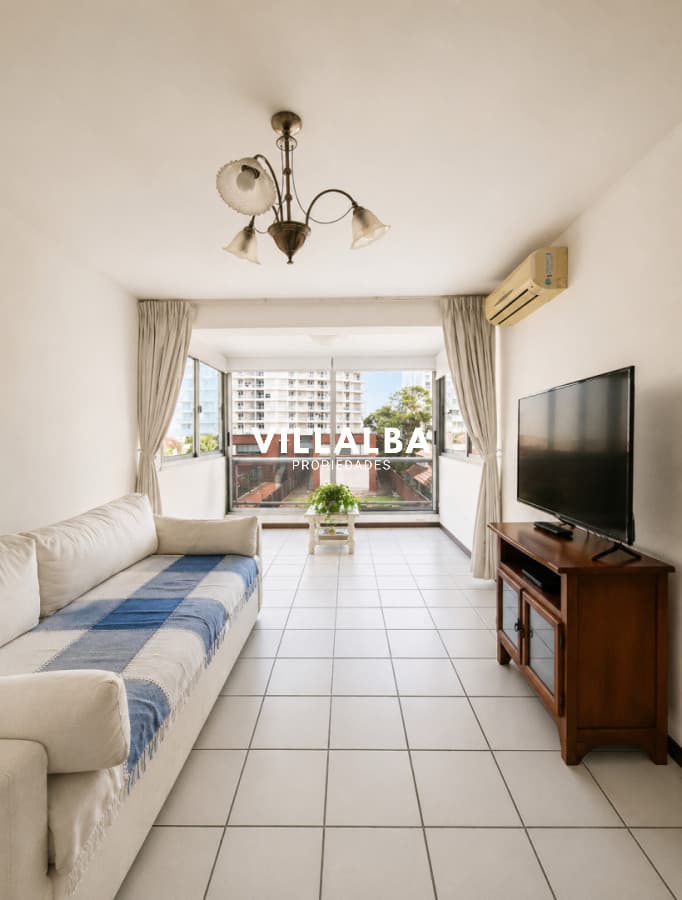 Apartamento de 2 Dormitorios terraza cochera Playa Mansa Punta del Este