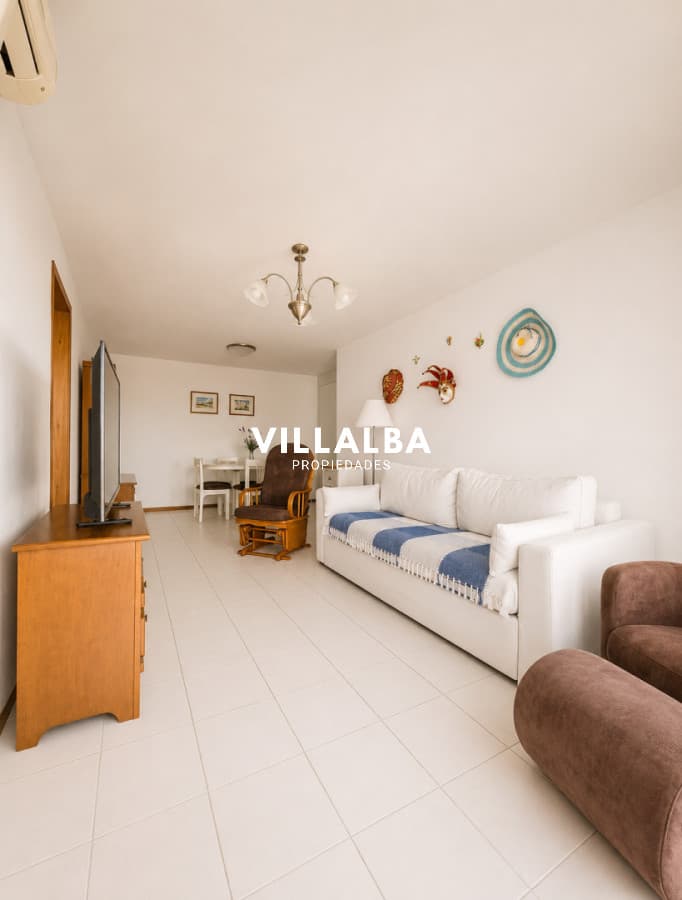 Apartamento de 2 Dormitorios terraza cochera Playa Mansa Punta del Este