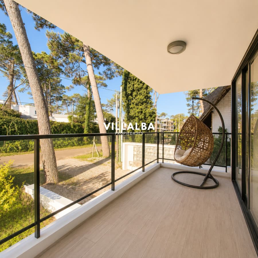 Apartamento moderno 2 dormitorios con parrillero 200mts del mar Playa Mansa