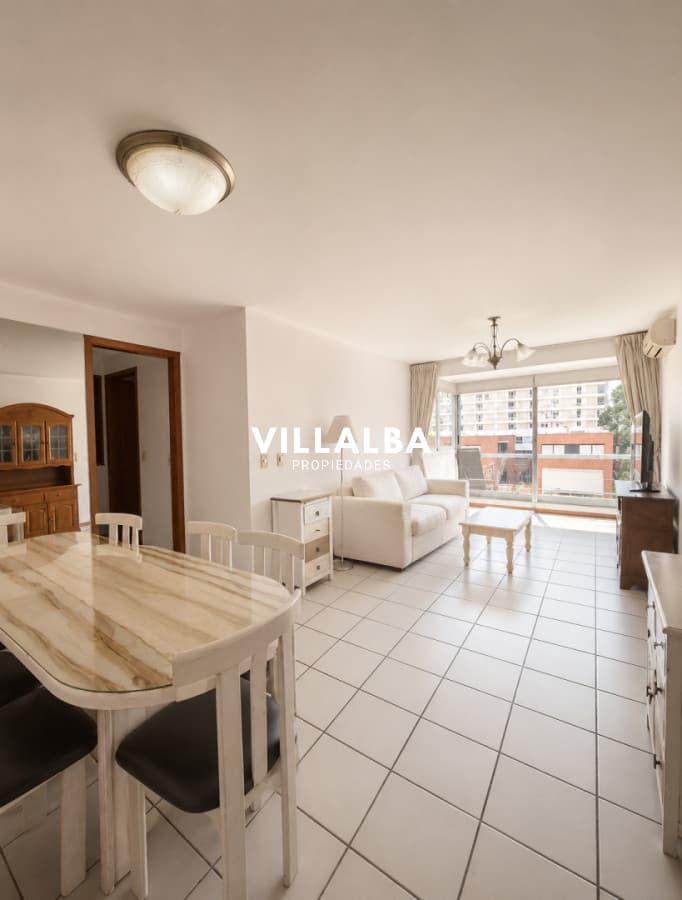 Apartamento de 2 Dormitorios terraza cochera Playa Mansa Punta del Este
