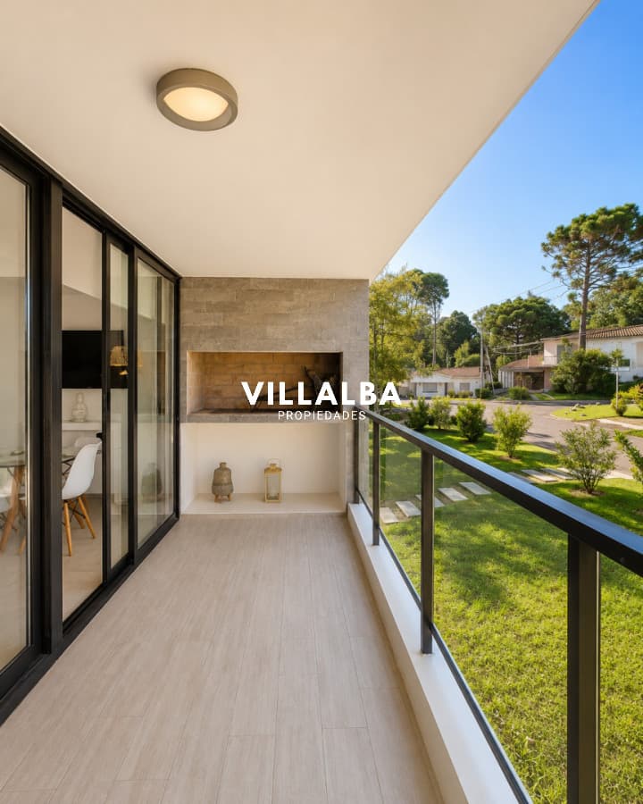 Apartamento moderno 2 dormitorios con parrillero 200mts del mar Playa Mansa