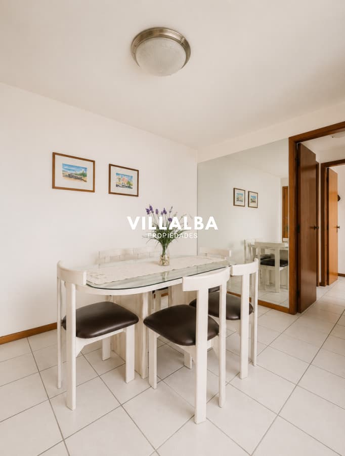 Apartamento de 2 Dormitorios terraza cochera Playa Mansa Punta del Este