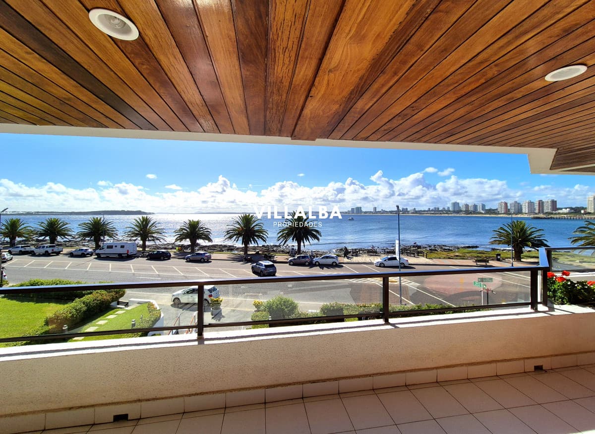 Apartamento 3 dormitorios + dependencia frente al mar parada 1 Playa Mansa Península