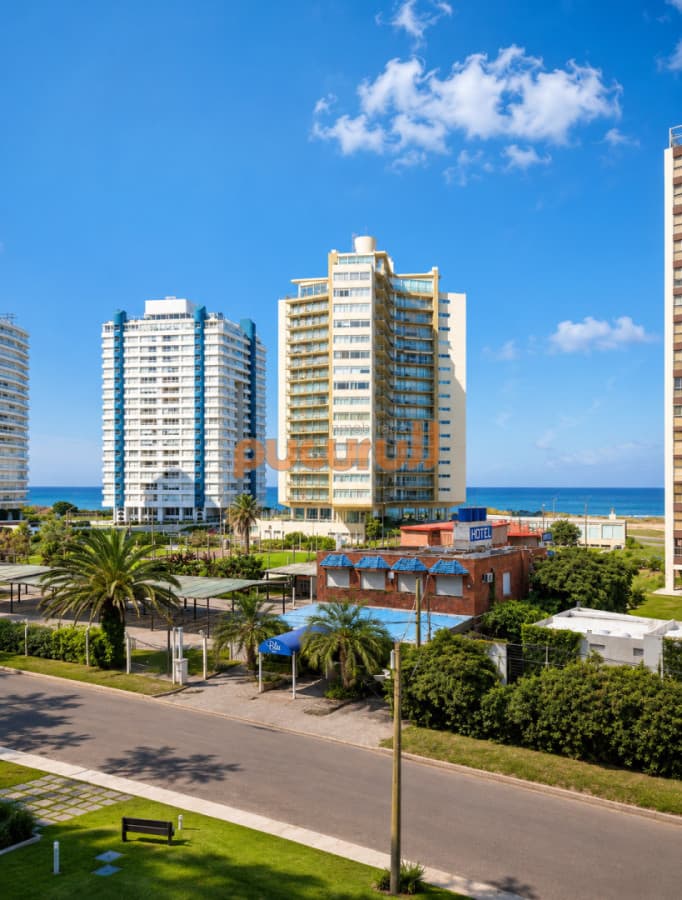 Apartamento con Vista al Mar moderno con garage Playa Brava Punta del Este