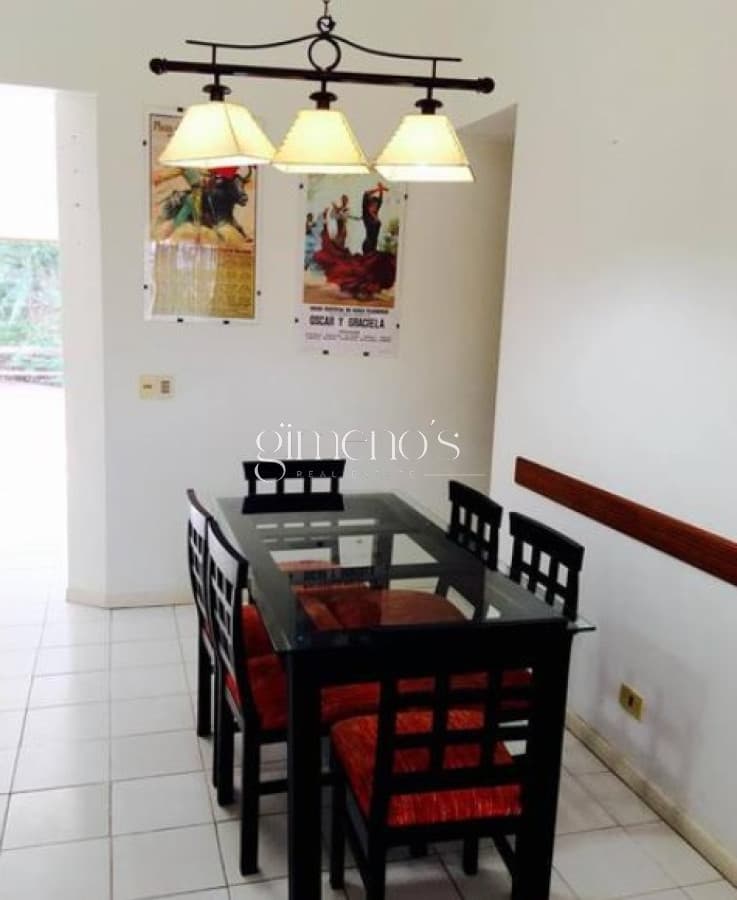 Apartamento de 3 dormitorios con parrillero y estufa a leña , Playa Mansa.