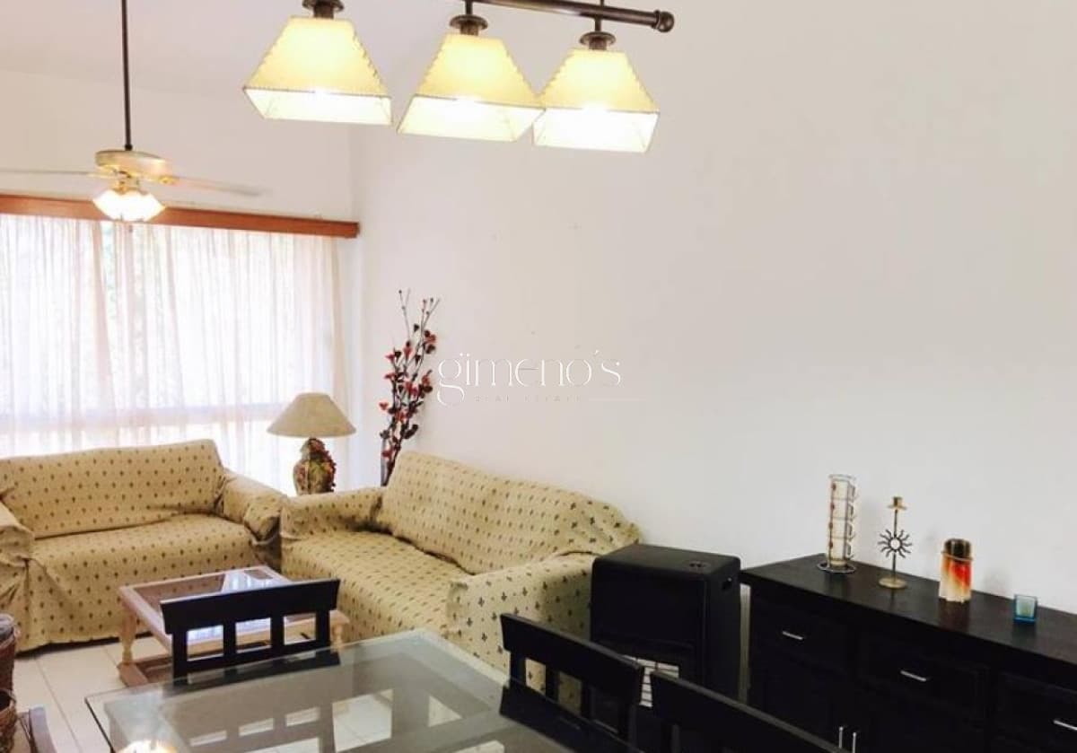 Apartamento de 3 dormitorios con parrillero y estufa a leña , Playa Mansa.