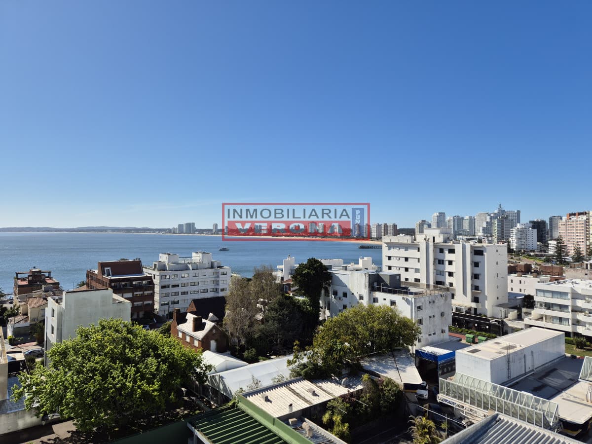 Apartamento piso alto vista espectacular en venta de 2 dormitorios + Dependencia completa en Península Puerto Punta del Este - Inmobiliaria Verona Punta