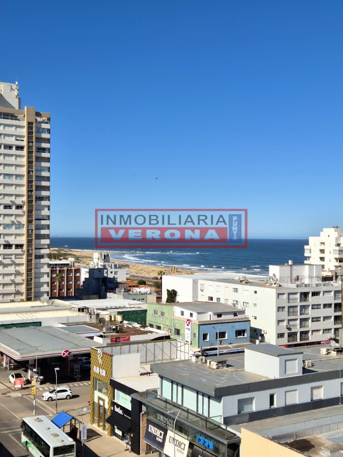 Apartamento piso alto vista espectacular en venta de 2 dormitorios + Dependencia completa en Península Puerto Punta del Este - Inmobiliaria Verona Punta