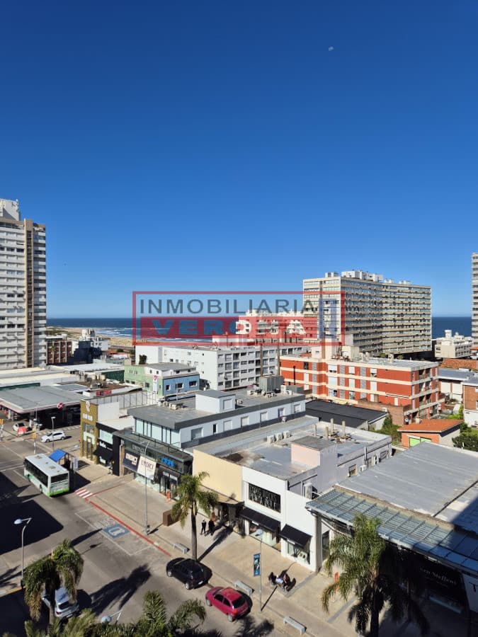 Apartamento piso alto vista espectacular en venta de 2 dormitorios + Dependencia completa en Península Puerto Punta del Este - Inmobiliaria Verona Punta