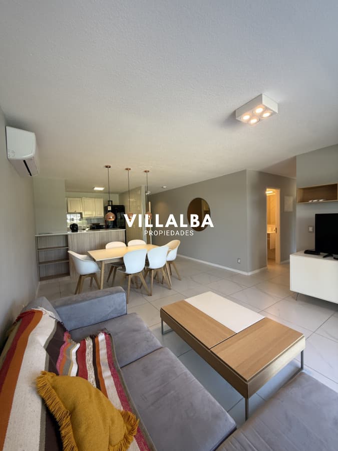 Excelente Apartamento de 3 Dormitorios en Torre Wilson, Frente al Mar