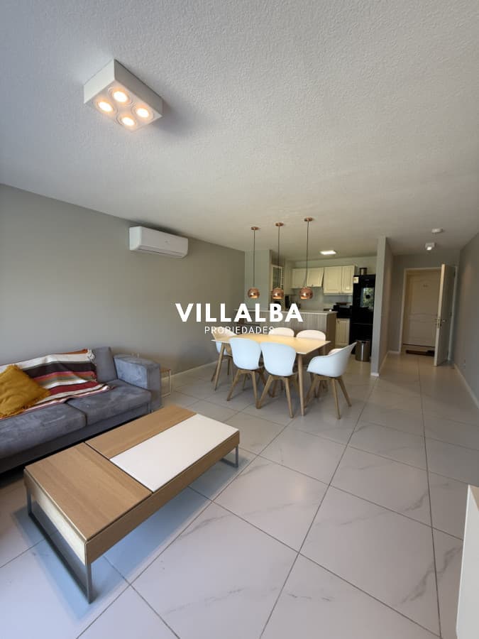 Excelente Apartamento de 3 Dormitorios en Torre Wilson, Frente al Mar