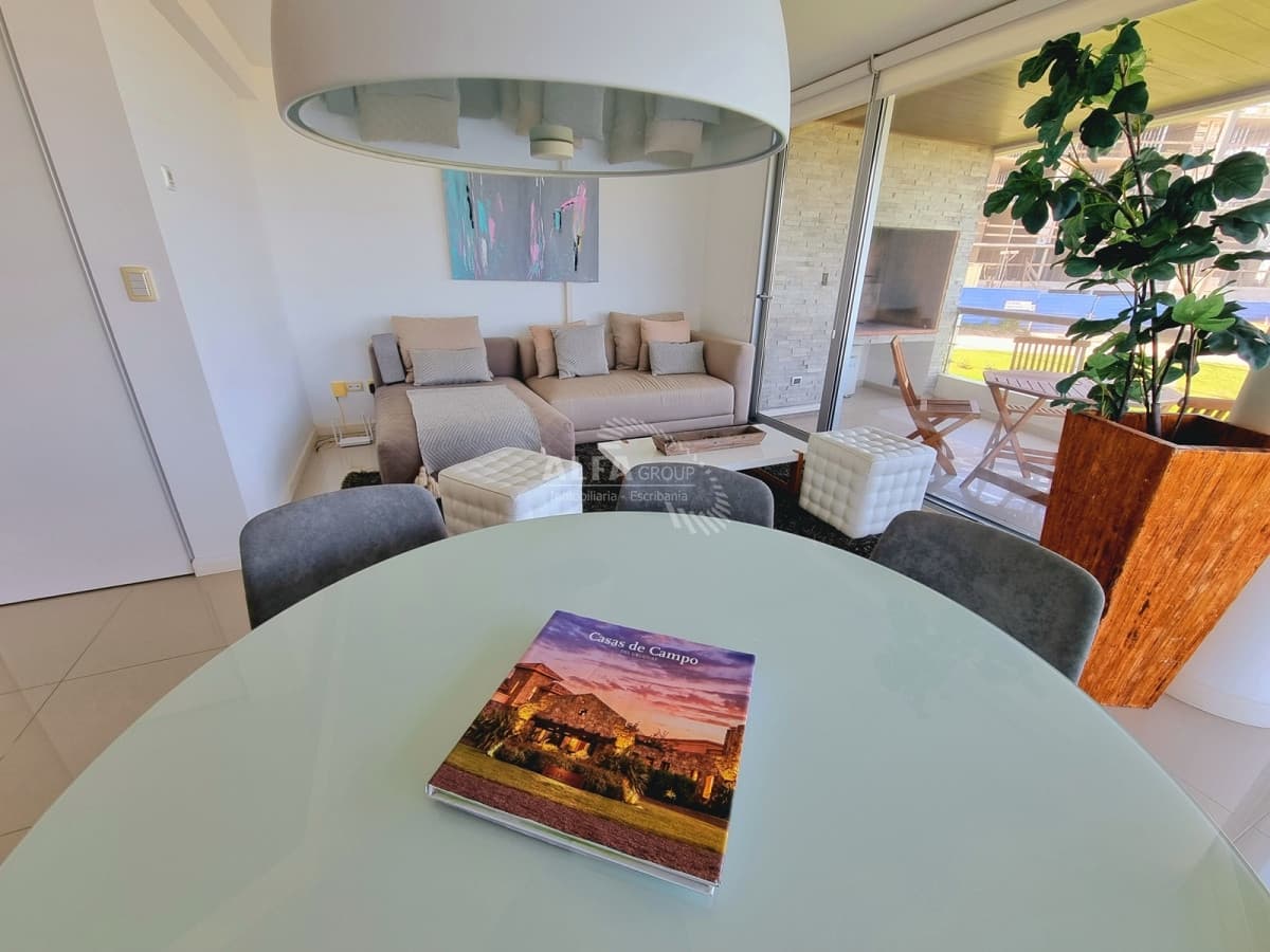 Exclusivo Apartamento Frente al Mar en Playa Mansa | Confort, Amplitud y Categoría