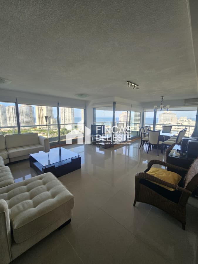 Venta departamento de 3 dormitorios en Punta del este