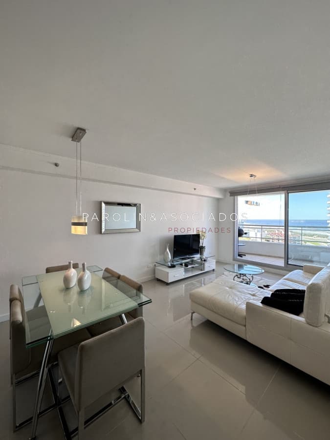 Apartamento de 2 dormitorios y medio en Forest ll, Chiverta Punta del Este.