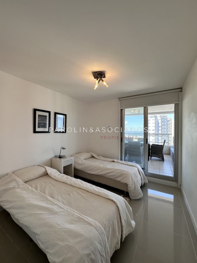 Apartamento de 2 dormitorios y medio en Forest ll, Chiverta Punta del Este.